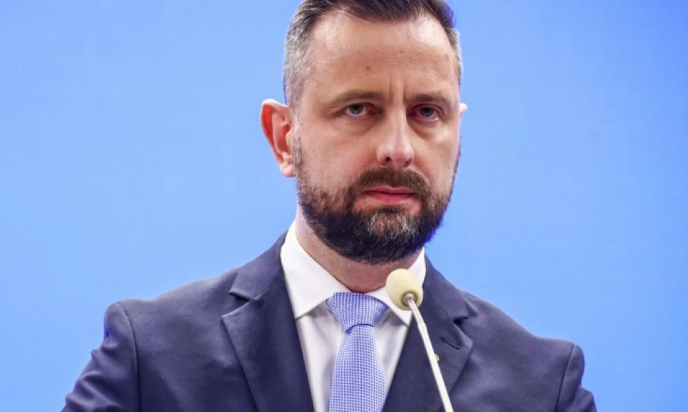Να ετοιμαστούμε για καταφύγια; Ήδη ο Πολωνός υπουργός Άμυνας έχει έτοιμο «σακίδιο έκτακτης ανάγκης» σε περίπτωση πολέμου
